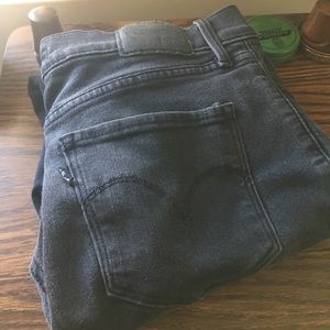 Levi’s 311 High Rise Shaping Skinny!